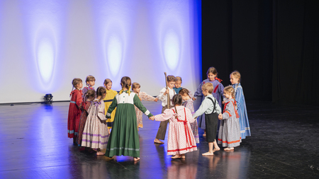 Območno srečanje otroških in odraslih folklornih skupin Domžale-Kamnik (1)